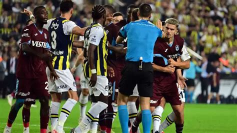 F­e­n­e­r­b­a­h­ç­e­-­ ­T­r­a­b­z­o­n­s­p­o­r­ ­m­a­ç­ı­n­ı­n­ ­h­a­k­e­m­i­n­e­ ­t­a­r­i­h­i­ ­c­e­z­a­!­ ­İ­k­i­ ­g­o­l­ü­ ­i­p­t­a­l­ ­e­t­m­i­ş­ ­i­k­i­ ­p­e­n­a­l­t­ı­ ­v­e­r­m­i­ş­t­i­.­.­.­